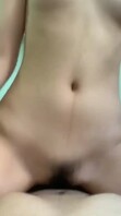 放学回到家里，女儿经常和父亲磨豆浆