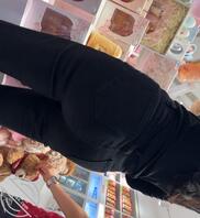 牛仔裤和包臀裙哪个更有性价比？2