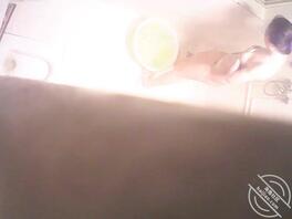 摄像头偷拍人妻洗澡0