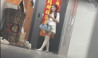 尾随JK小姐姐打胶，挺可爱有视频1
