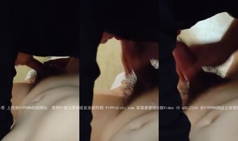 浴室洗澡，放松放松