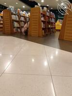 今天有收获，今天去书店，我特意找个位置坐下，终于被女人窥视我了1