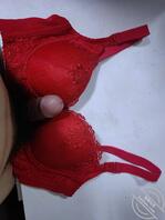 撕掉表姐的红色大奶罩2