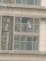 对面的姐姐在干吗，相机拍不清1