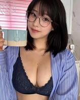 双辣闺蜜合作《黑丝兔女郎》，Irene的胸贴太犯规了！2