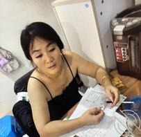 偷拍真空上阵的88年东北肥猪大嫂费喜静！肥臀巨乳哺乳期老母狗，求海友指点