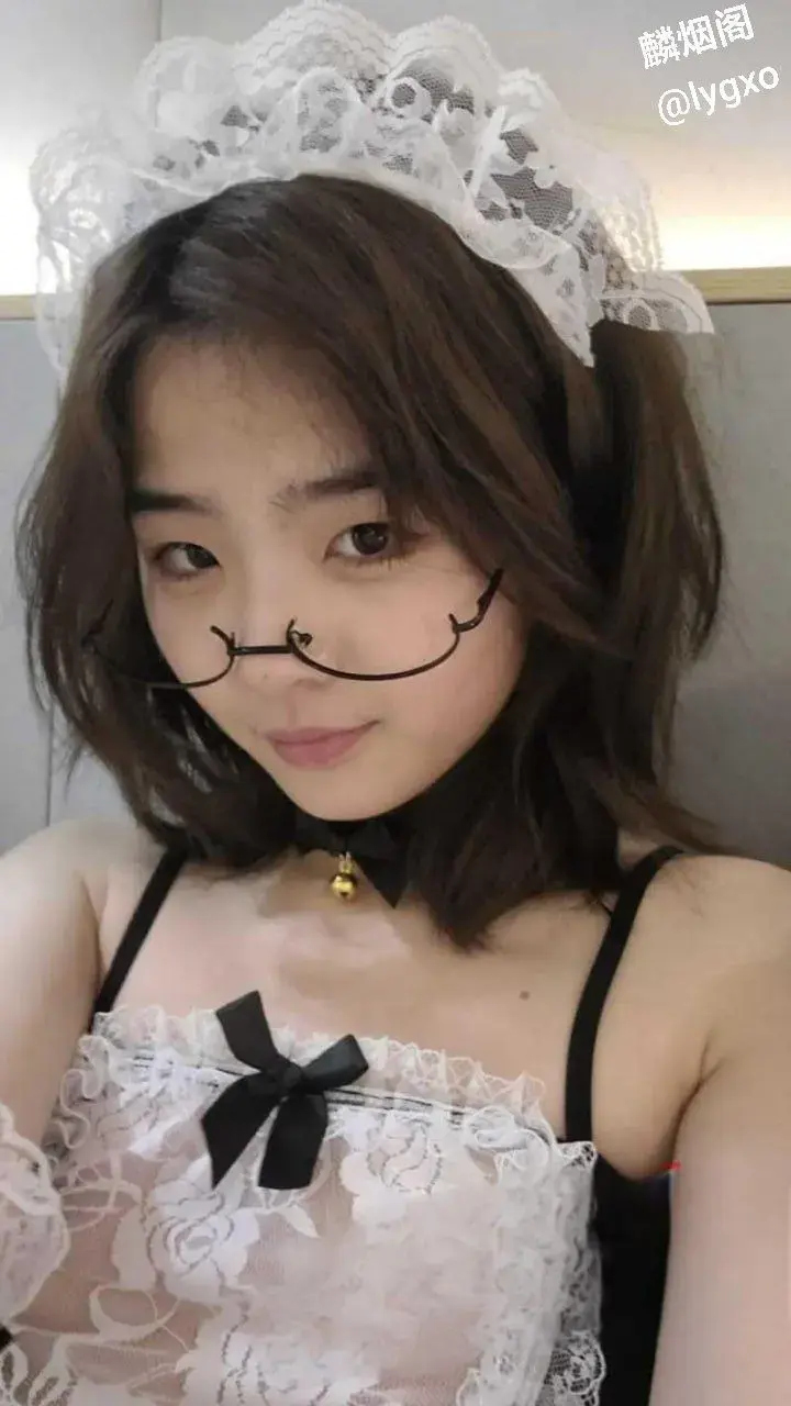 重庆财经职业学院 范欣 年纪轻轻但是十分早熟，原本是女神的年纪却当起了母狗