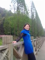 绿母贡献骚妈，短发眼镜大屁股1