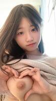 郑州大一学生妹 发育完美 懵懂无知年纪露出奶子玩弄勾引我 反差婊2