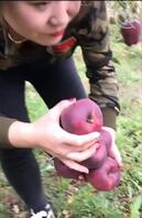 和妈妈一起体验干农活1