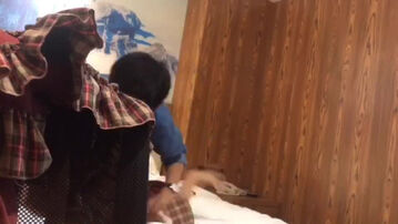 小哥强推可爱的小女友不管你现在愿意不愿意 不小心露脸了