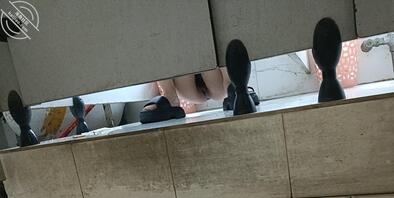 偷拍小舅子老婆骚逼