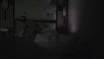 公务员少妇半夜又丢下孩子来骑摇摇车-前段