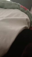 和离了婚的姐姐去舅舅家，晚上忍不住在舅舅隔壁房间操起来了
