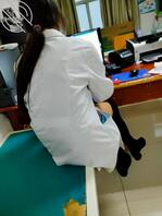 偷拍骚骚的肉丝长筒靴