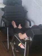 公司偷拍玉足和白袜