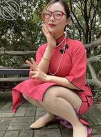 妈妈经常在朋友圈发一些看起来正常，但我觉得擦边的话1