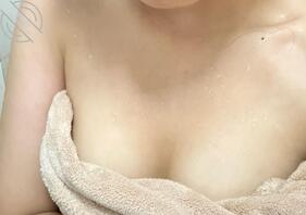 一米五小萝莉的酥胸和玉足1