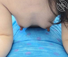 怼B拍照，看着很干净