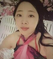 绿母求意淫羞辱射屏评价我的妈妈是不是骚货，老a8身嫩逼肥，满分一百给多少0