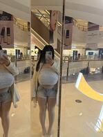 哺乳人妻下垂巨乳自拍1