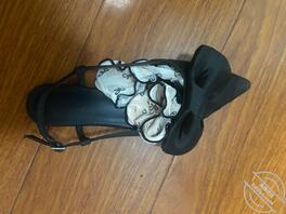 老妈的骚内裤和鞋子 求个野爹给老妈操老实0