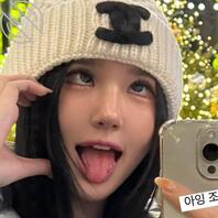 分享一下婊子们翻白眼吐舌头的照片1