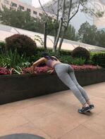 爱做瑜伽的姑姑，家里做瑜伽，椅子都磨湿了没忍住。（非原创）