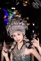 露脸反差之最近超火爆的苗族服饰游客美女2