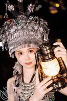 露脸反差之最近超火爆的苗族服饰游客美女