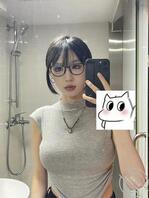 我叫张国锋，大四罩杯D。最近在试婚纱准备结婚，喜欢在海角被陌生人狠狠评价2