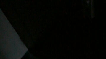 深入敌后，老公在外，偷入少妇家里偷情，内射怀孕。