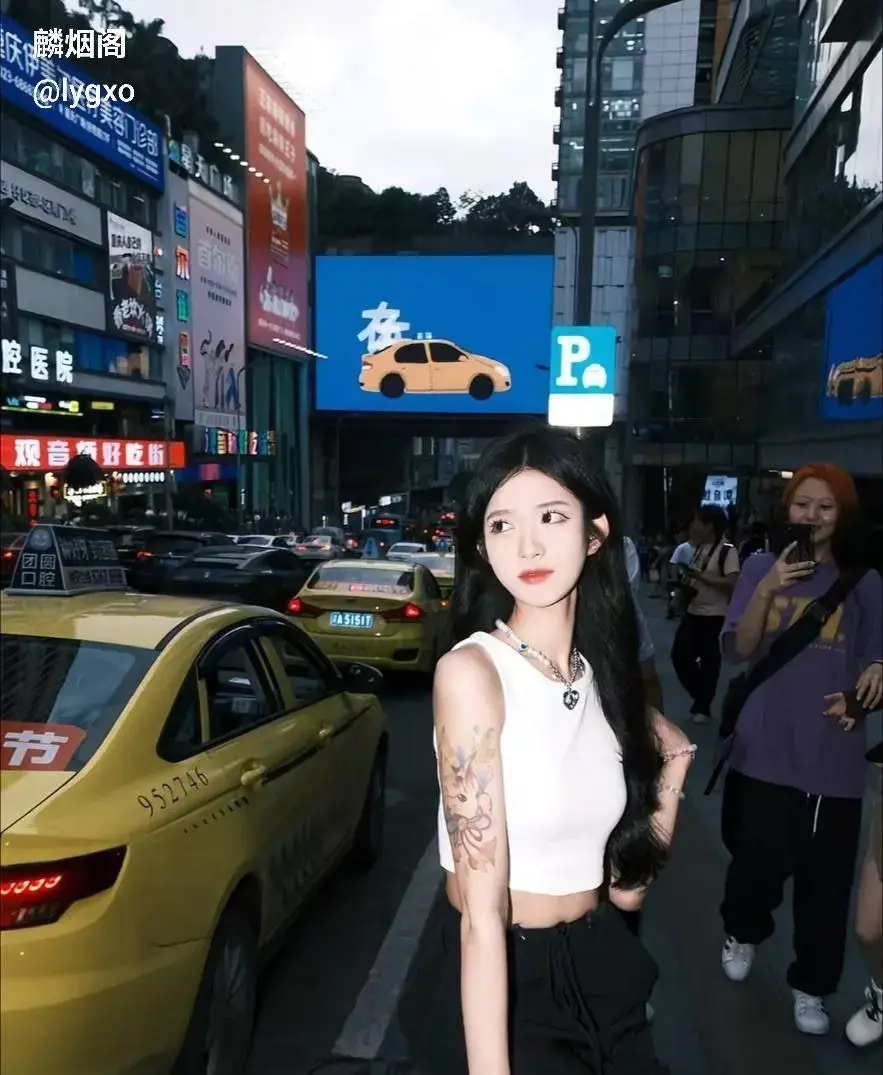 抖音网红李思悦酒店黑丝约啪视频疯传！