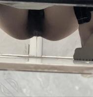 厕拍前台美女