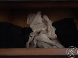 终于放假了，偷偷去亲姐姐房间翻一下，姐姐还是那么喜欢穿丝1