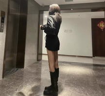 约炮友到传媒公司办公室里偷情