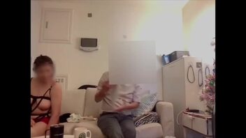 【100%真实】巨乳肥臀农村大妈穿不同哺乳內衣