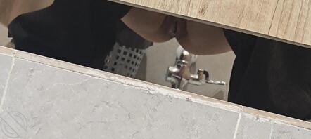 厕所偷拍厕拍女大学生 兄弟们评论区多多交流 看看这些逼都是什么水平和户型1