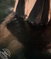 温泉漏出 泳衣没带，穿着睡衣在公共汤池泡温泉。2