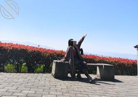 淫妻发骚露出故地重游和同事打野战的地方0