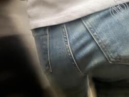 想来顶嘛，电梯顶臀女同事