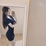 有认识这个反差婊的吗，认识的一起交流交流，这个反差婊谁都可以操她。2