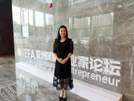 买保险的骚货，真欠操！2