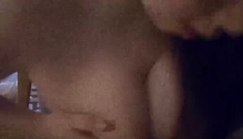 爸爸出去妈妈就迫不及待的来找我胸推