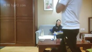 約操良家人妻，舔的騷逼喊想要，不行了快操我，騎乘位激情猛操