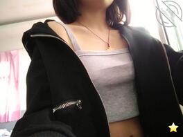 【原创】网上认识的小妹妹，让拍脚就直接拍了。嫩脚足控必看。萝莉学生自拍2