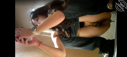 全景偷拍小姐姐拉屎，逼里面好多白带0