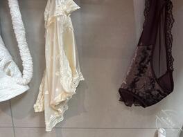 美容院上班的妈妈。用妈妈内裤打胶2