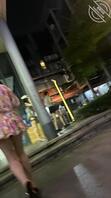 街拍好有气质美女、里面是白内裤
