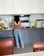 爸爸打电话的时候，我正在摸着妈妈妈的奶子实在忍不住就把妈妈给操了0